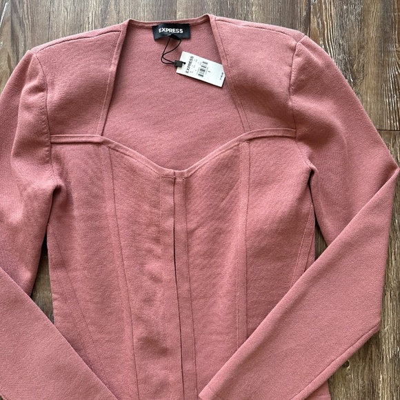 Express Top - Picture 2 of 3